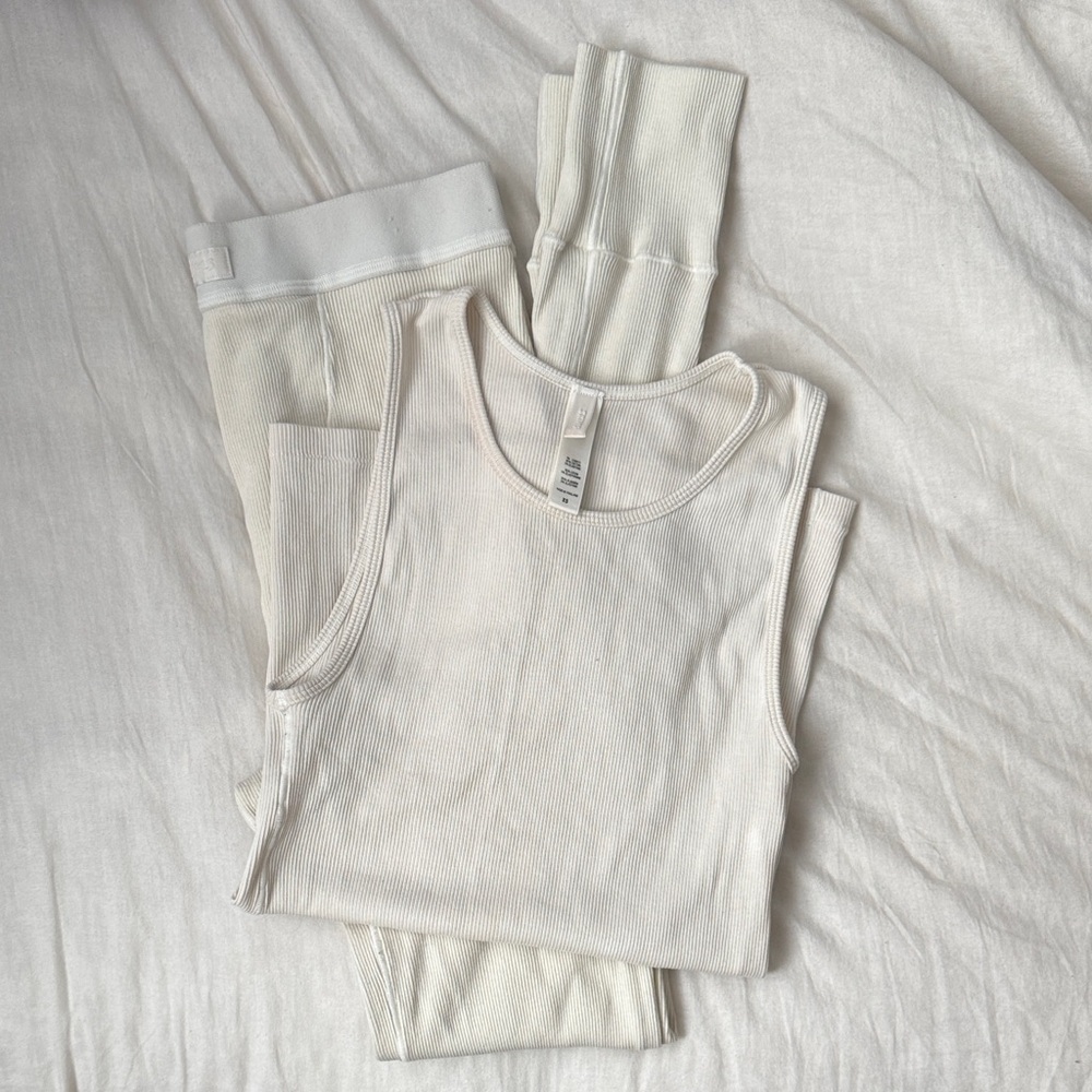 SKIMS Bone Ribbed Set - Picture 1 of 4
